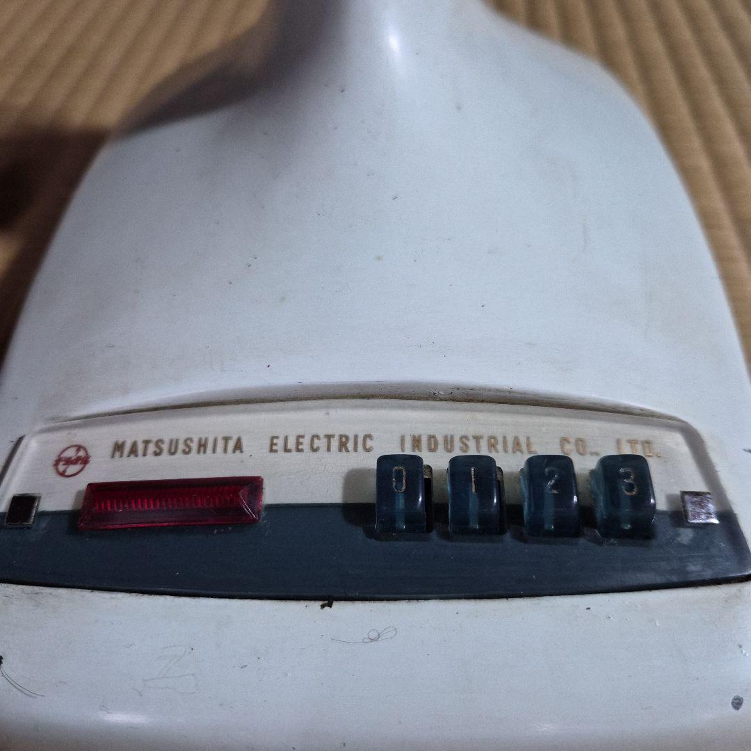 レトロ　Matsushita 家庭用扇風機 ホワイトとグリーン