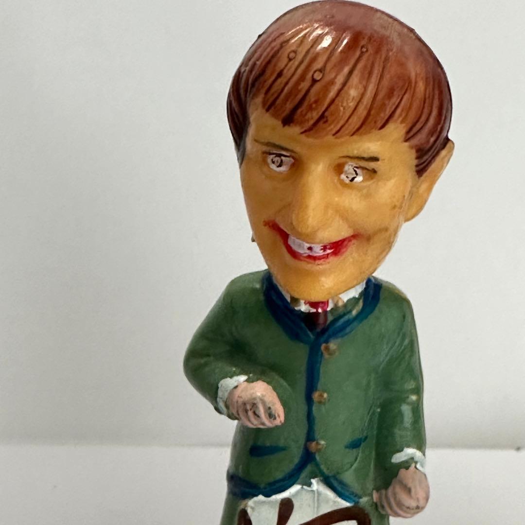 ビートルズ THE BEATLES首振り 置物 フィギュア - メルカリ