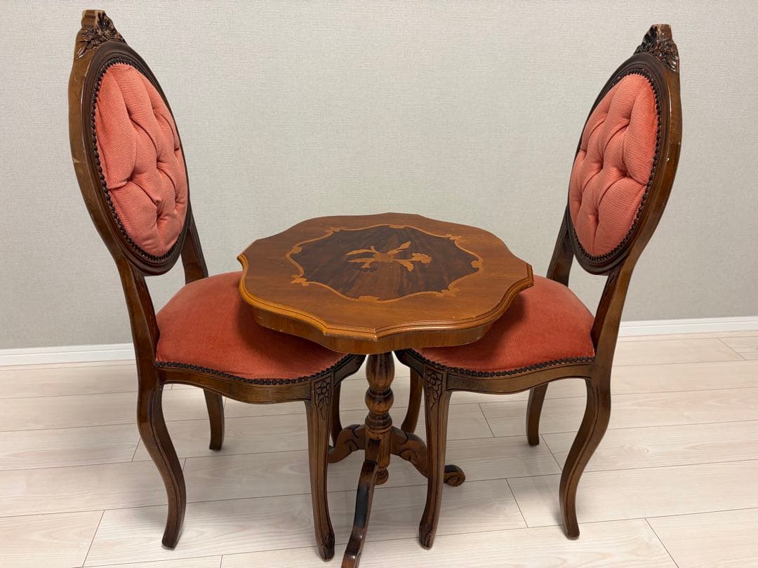 装飾インレイ付き木製テーブル 花のインレイ装飾 八角形木製カフェ