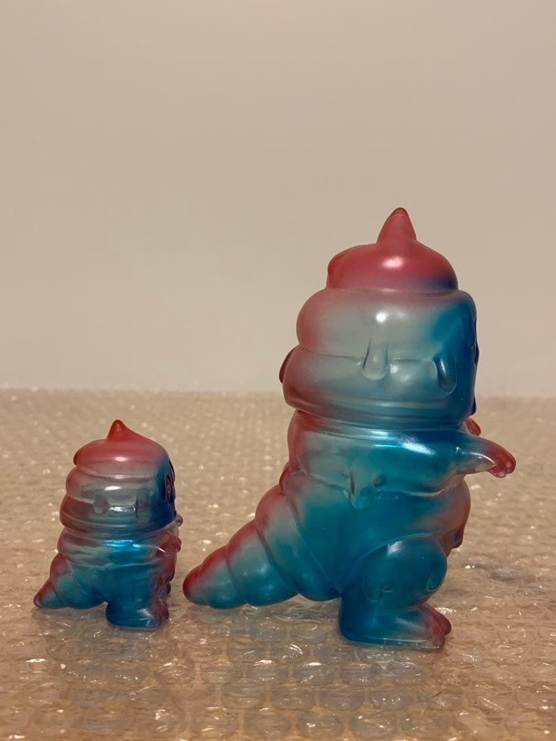 とぐろ怪獣シットン＆ミニシットン（クリームソーダカラー） - Sofvi