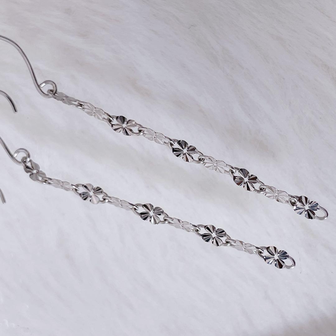 可愛い】K18WG ロングピアス チェーン フラワーモチーフ ホワイト