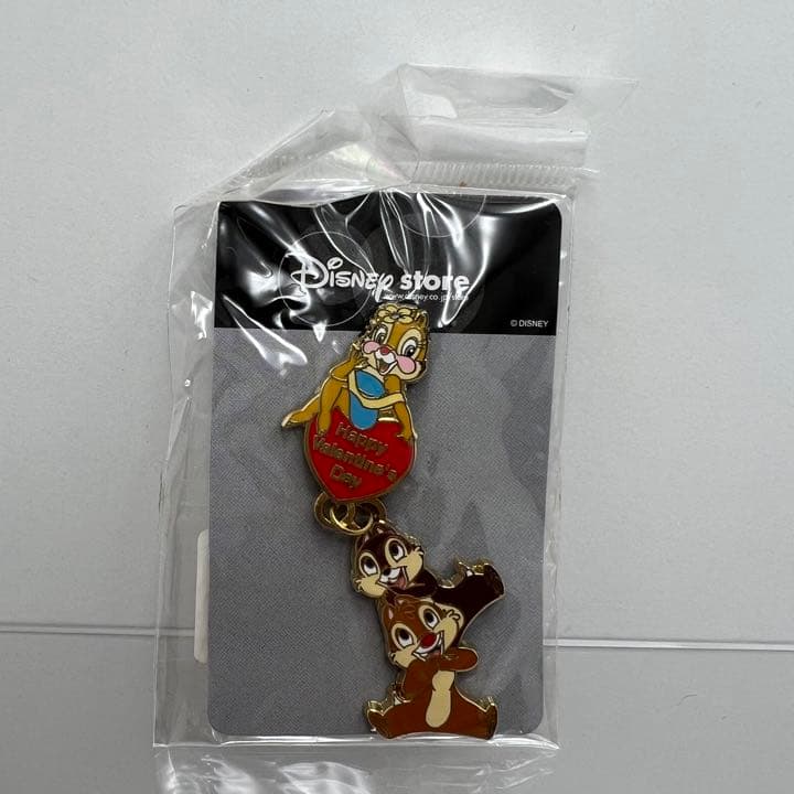 ディズニーストア ピンバッジ 2005 チップ デール クラリス バレンタイン