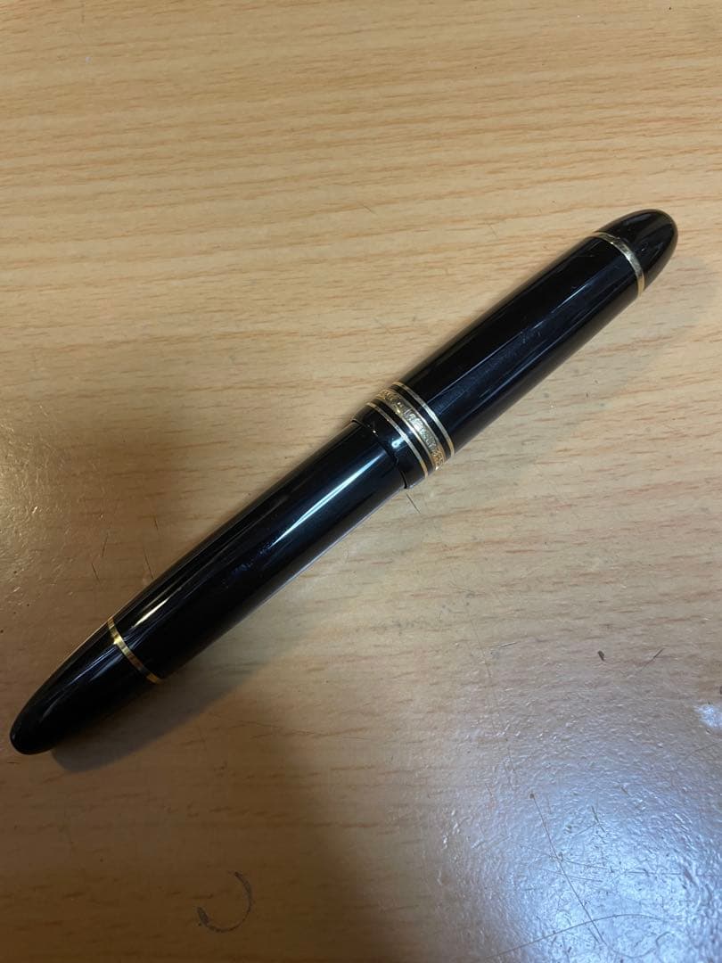MONT BLANC 万年筆 黒 樹脂製 専用ケース付き