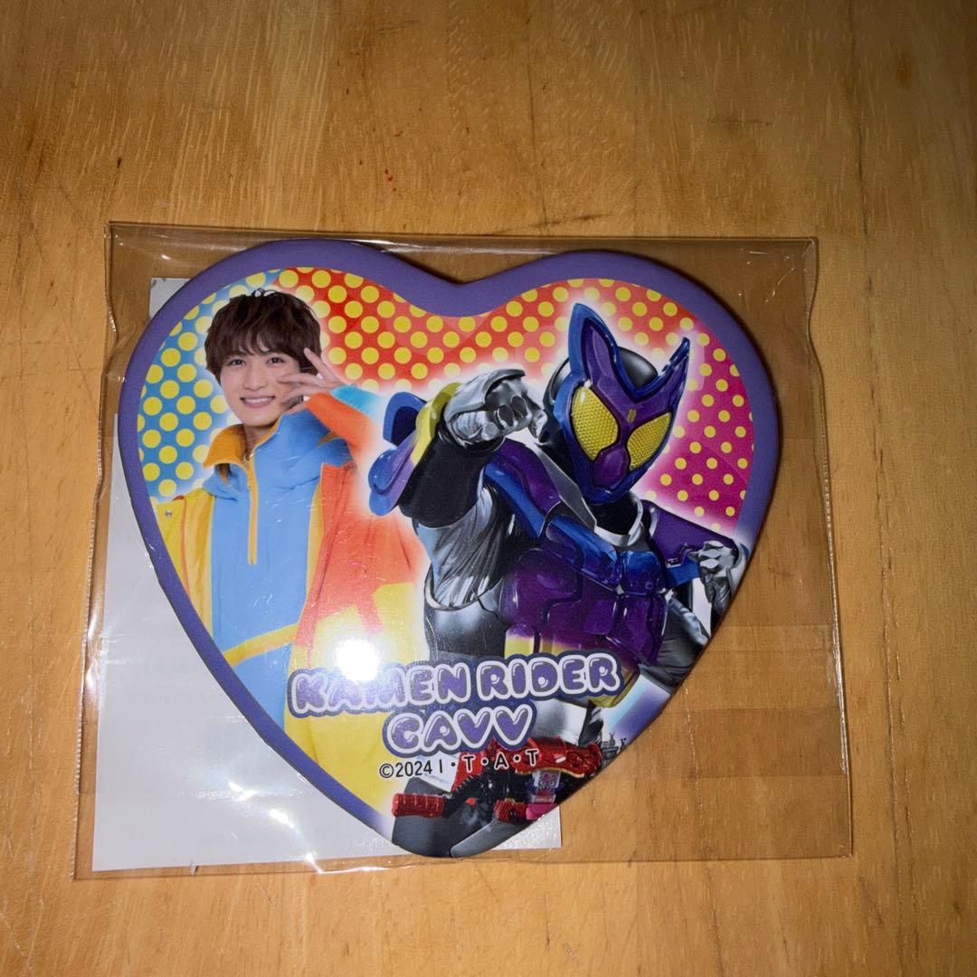 み*)様 仮面ライダーガヴ TOSくじ A賞 特大ハート型缶バッジ ショウマ