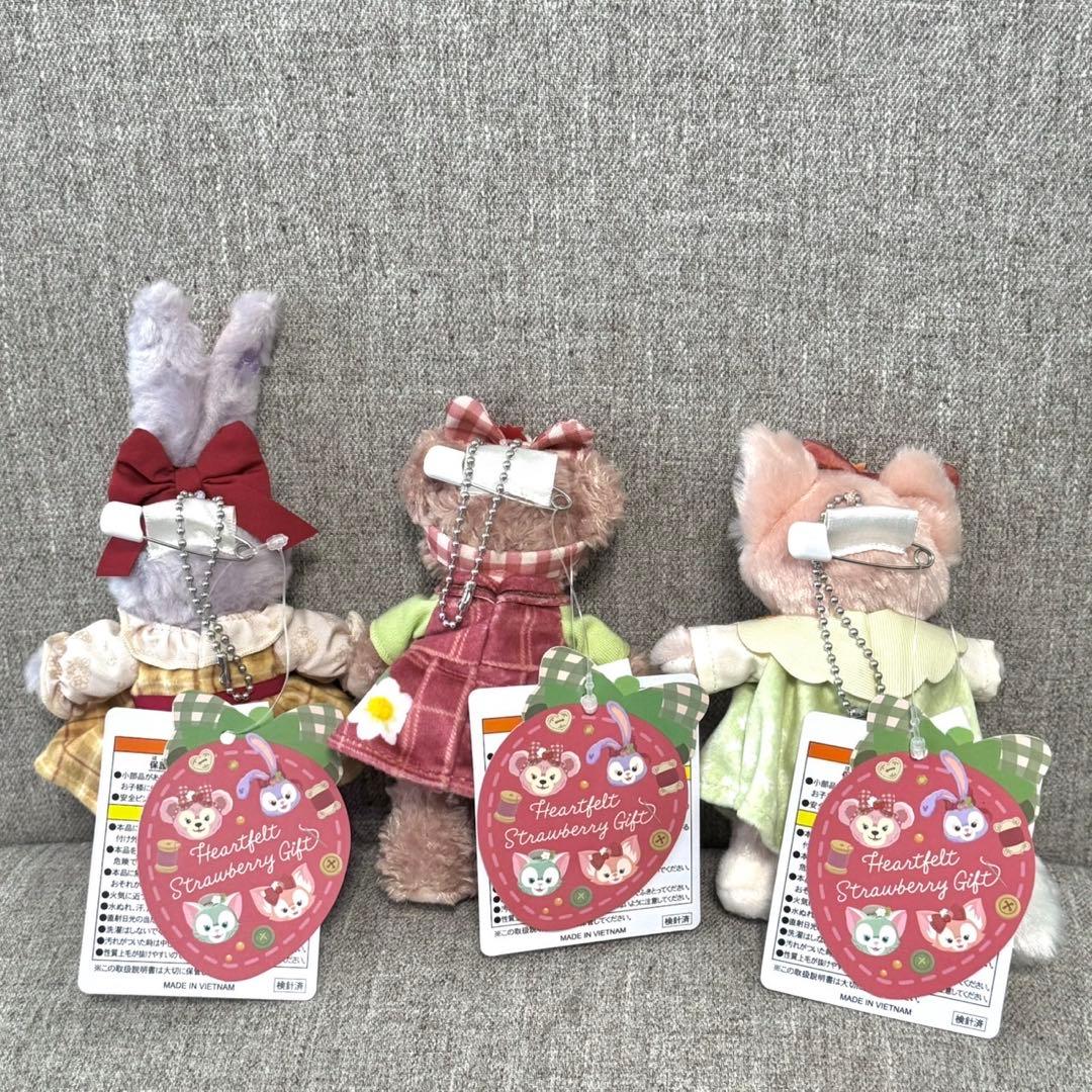 東京ディズニーシー　ハートフェルトストロベリーギフト　ぬいぐるみバッジセット