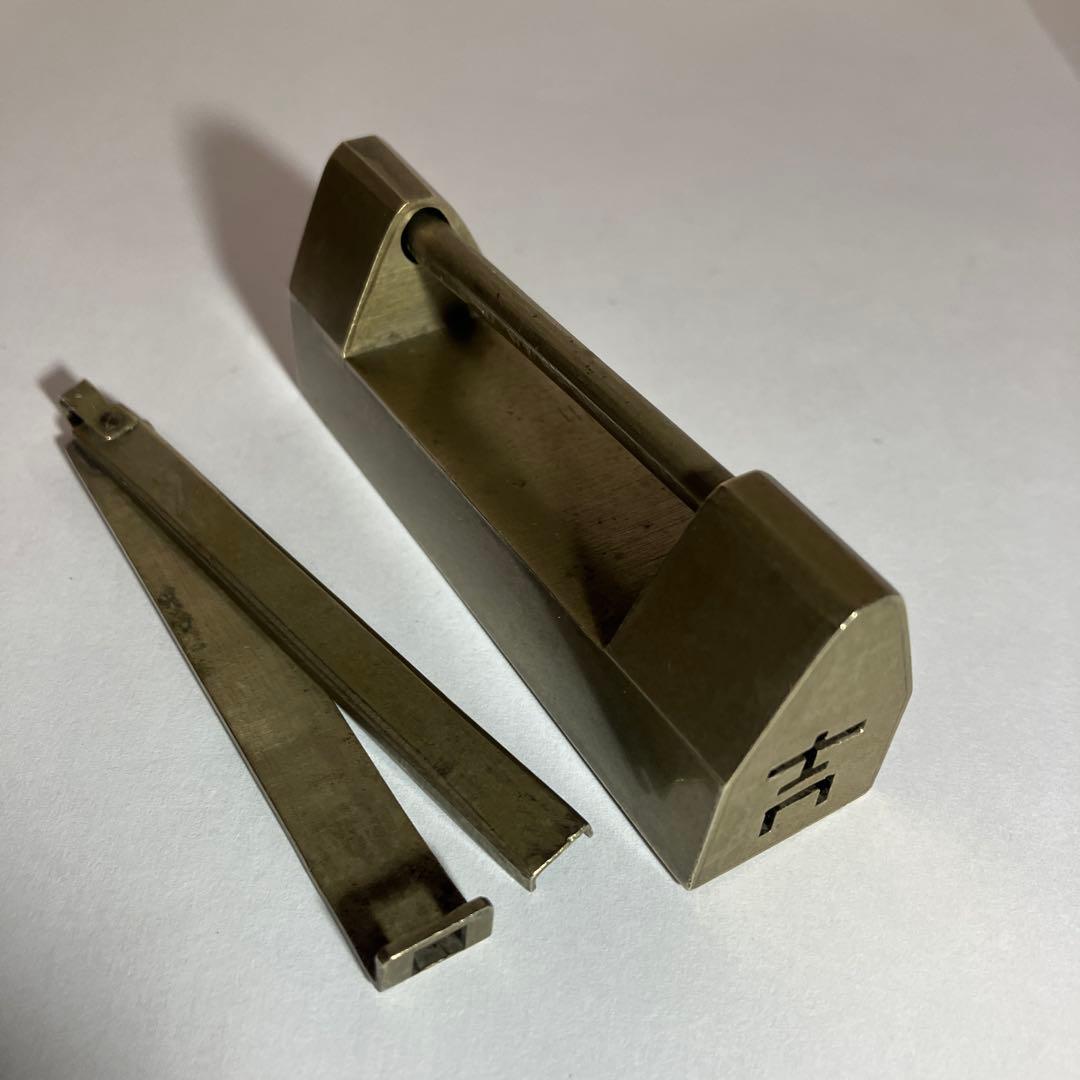 鍵穴が特徴的な李朝錠前2点 珍しい円筒状の李朝