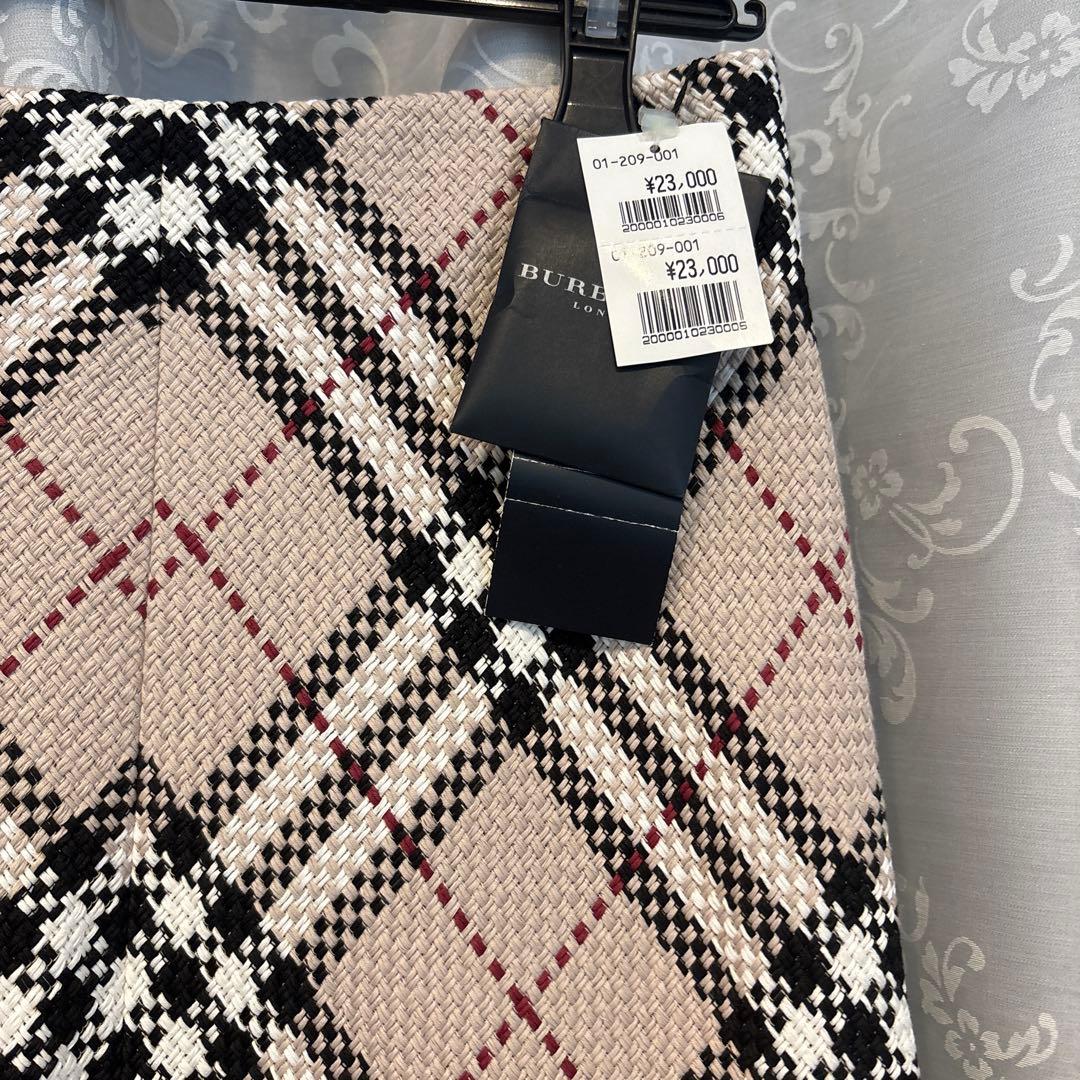 新品タグ付き・バーバリー ロンドン チェック柄タイトスカート フレアスカート