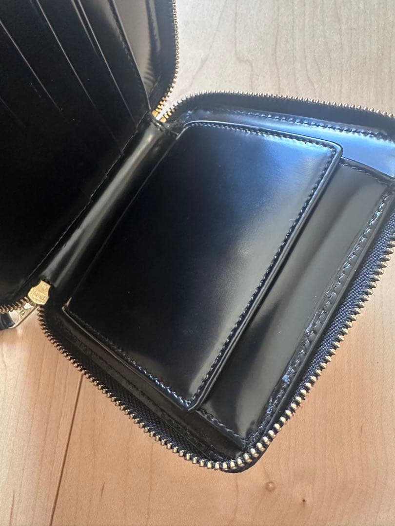 【極美品】Wallet COMME des GARCONSドットエンボス二つ折り