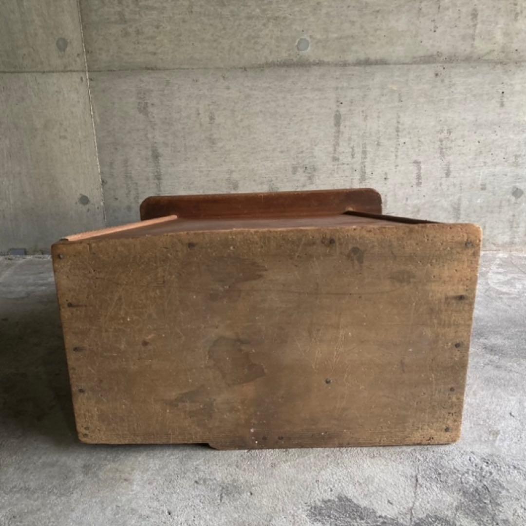 古い味のある大きな踏み台 置物台 花台 飾り棚 ラック 大型 特大 木製