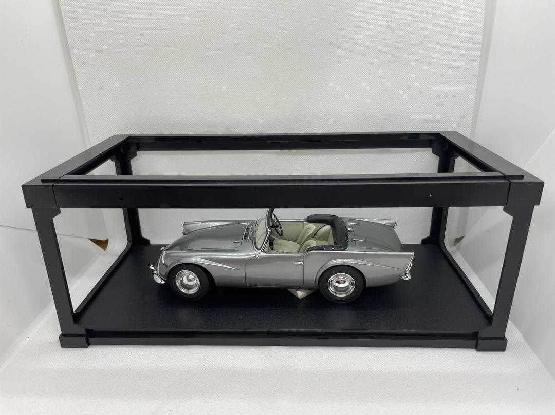 104-046 Cult 1/18 ダイムラー Daimler SP250