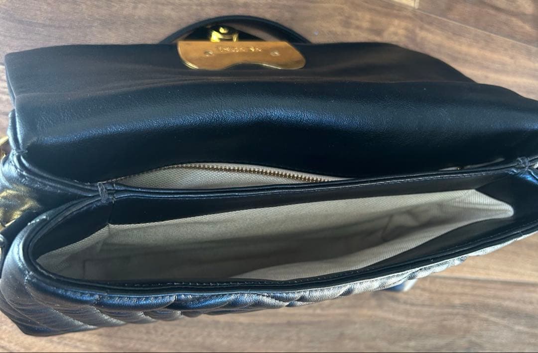 りくる　ESCADA 黒　チェーンショルダーバッグ　キルティング