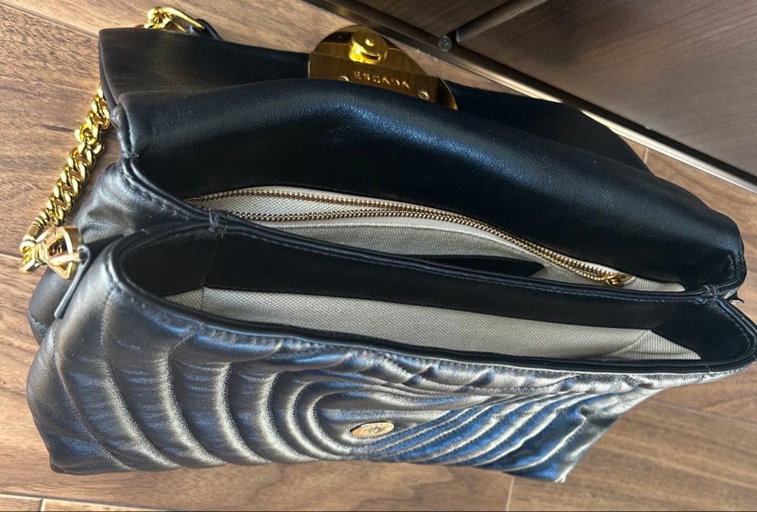 りくる　ESCADA 黒　チェーンショルダーバッグ　キルティング