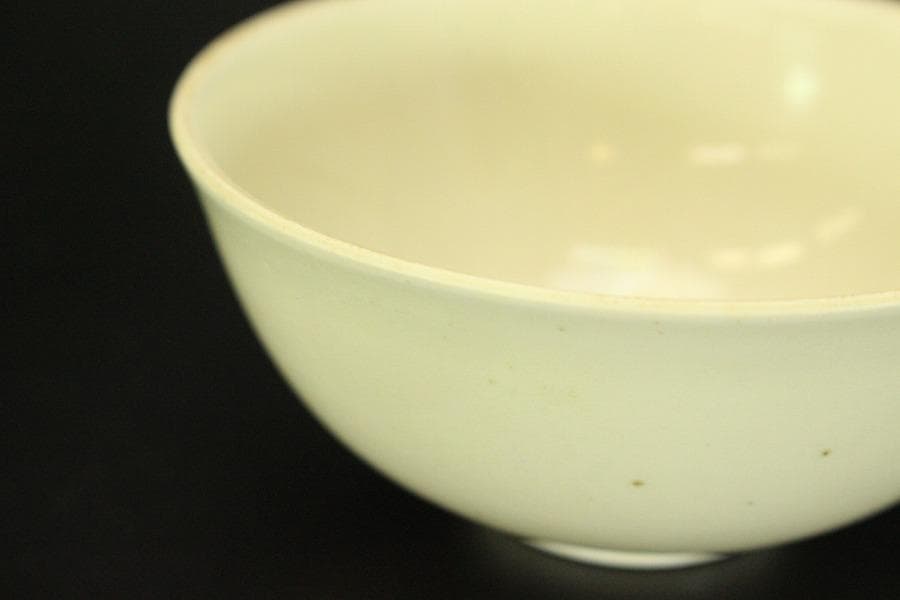 中国美術 白磁 刻 花紋 碗 一対(A281)