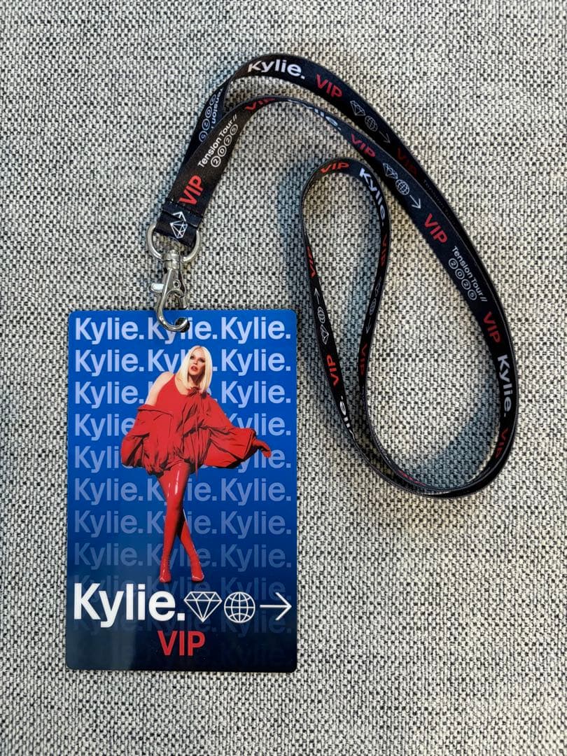 【希少品✨】カイリー・ミノーグ VIPトートバッグ、ピンバッチ、ストラップ