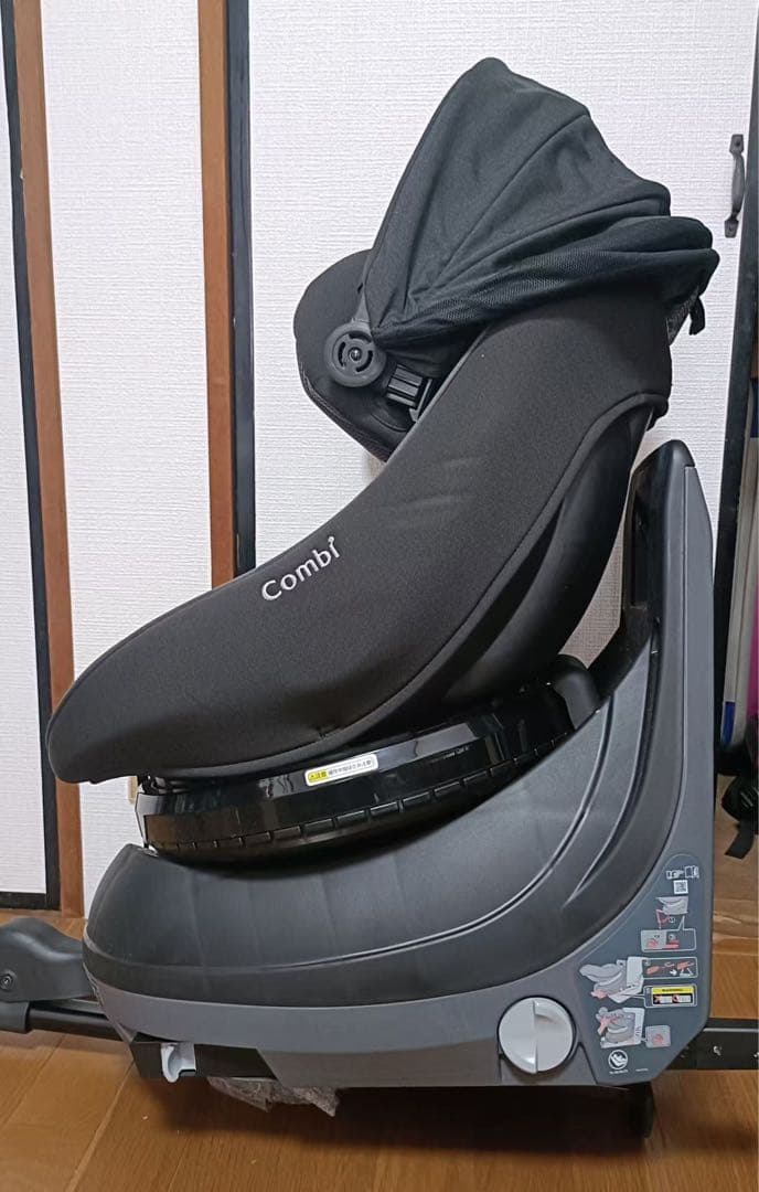 【美品】COMBIコンビ　クルムーヴ コンパクトエッグショック　チャイルドシート