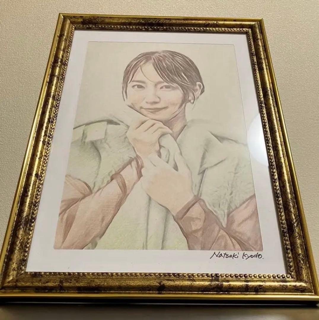女優画21 額装品　額縁寸法32.7㎝×24.0㎝×1.5㎝　色鉛筆画　定款付