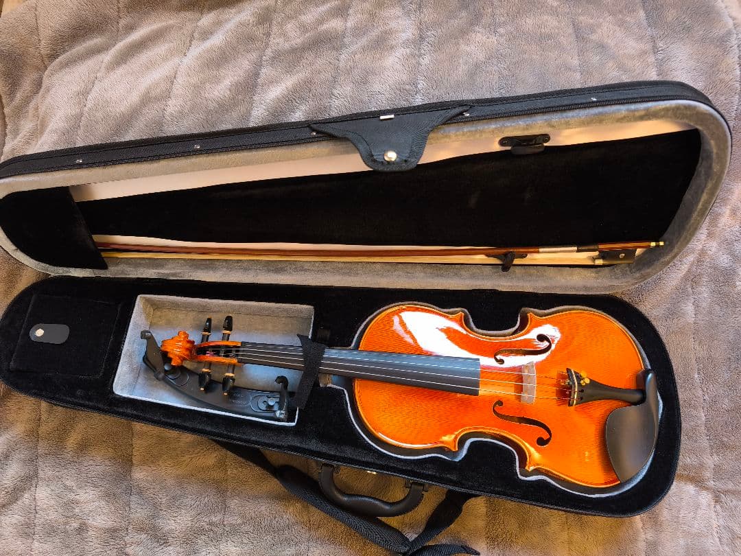 美品 4/4 バイオリン（裏板一枚板）弓・ケース・松脂・肩当てセット／すぐ演奏可