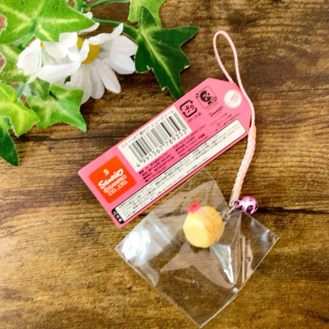 【激レア】ご当地キティ　スイーツ　根付　ストラップ イチゴ　シュークリーム 希少