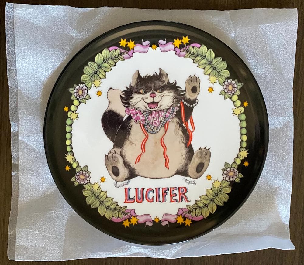 ディズニーストア ヒグチユウコ 紅茶空き缶・プレート・ハンドクリーム