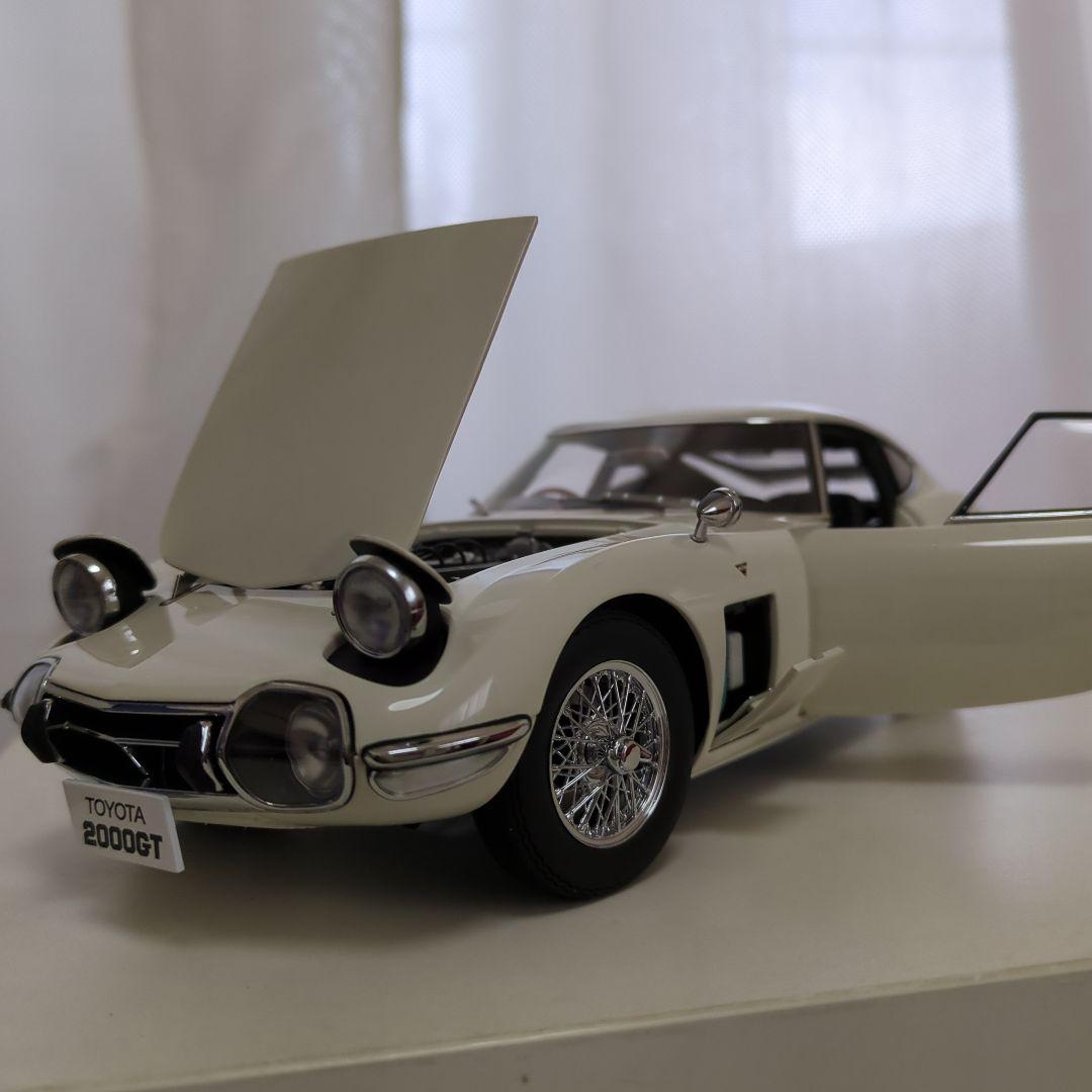 オートアート、トヨタ2000GT、2台セット　1/18ミニカー