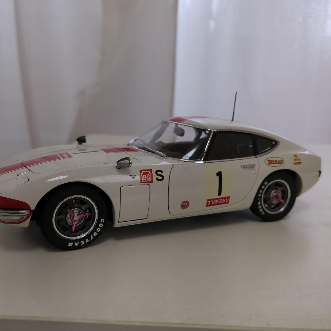 オートアート、トヨタ2000GT、2台セット　1/18ミニカー