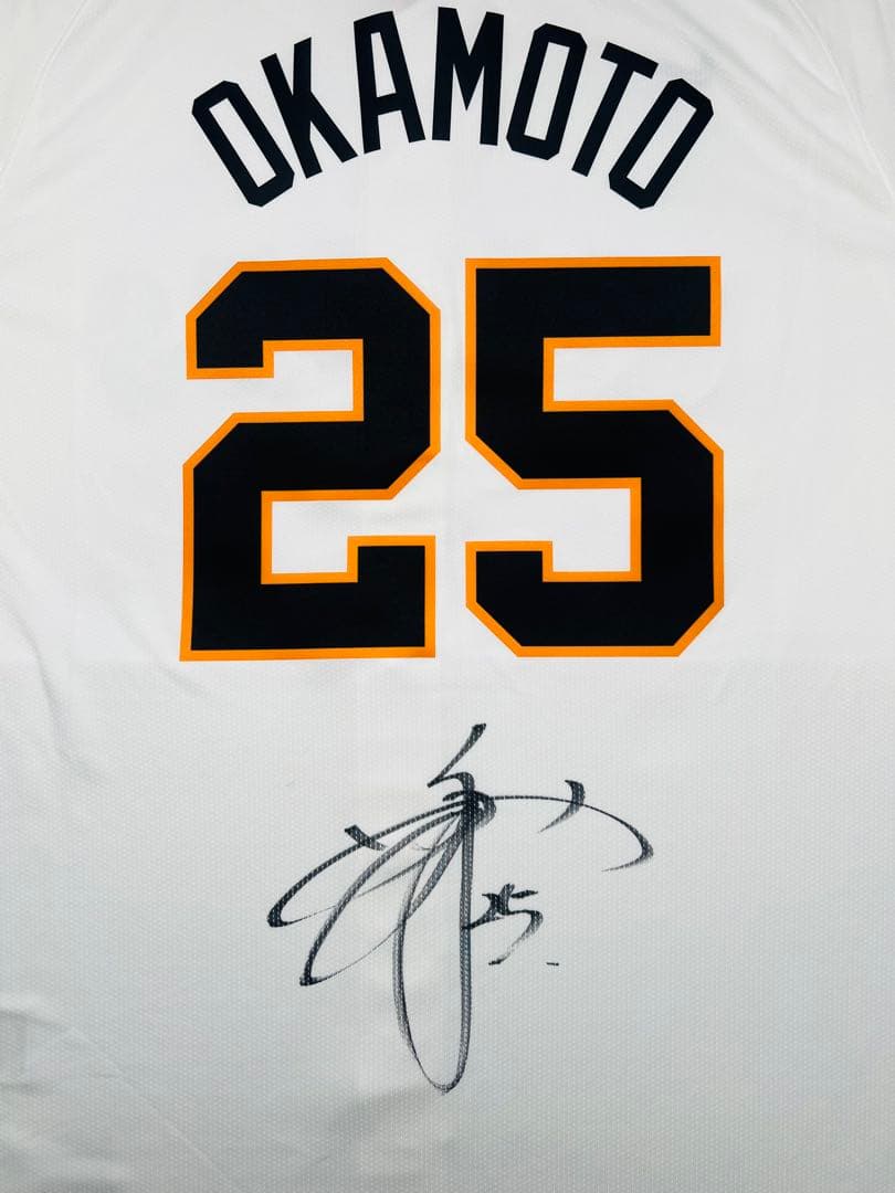 岡本選手直筆/GIANTS サイン入り野球 透明ケース付き 巨人 岡本 実使用