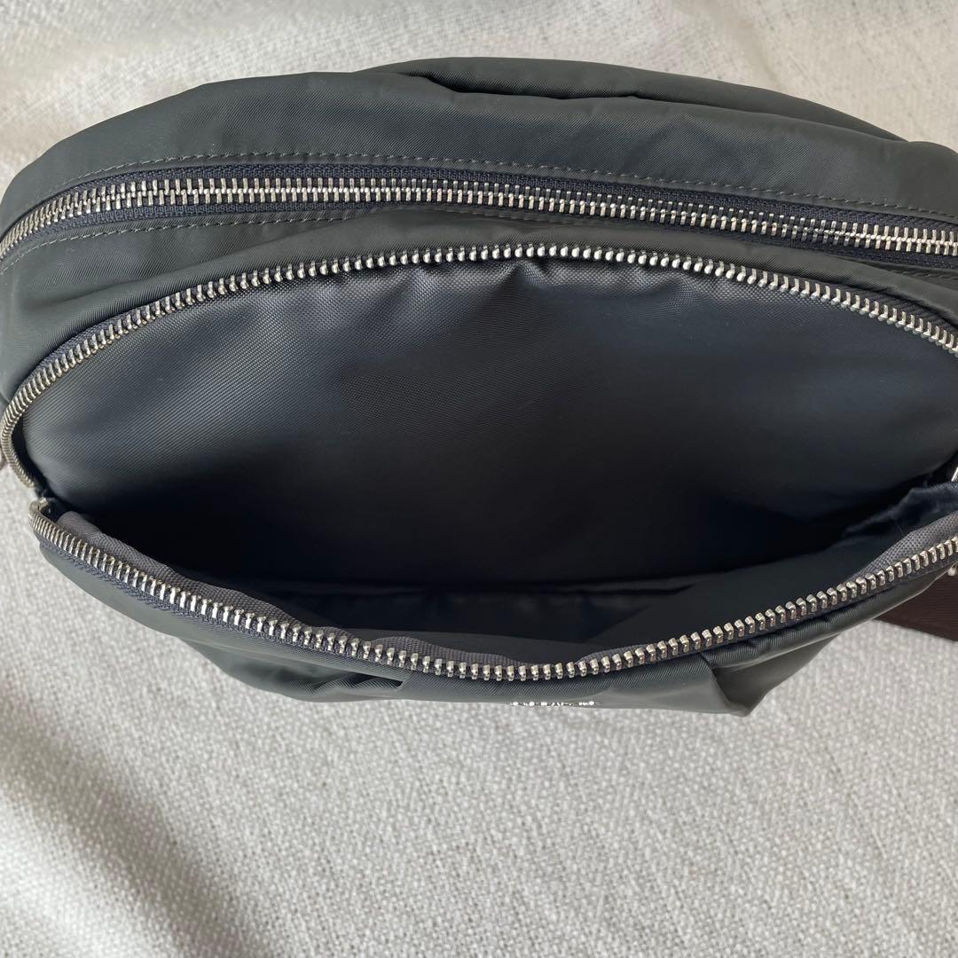 美品　agnes b.アニエスベー　ナイロン　ショルダーバッグ　ダークグレー