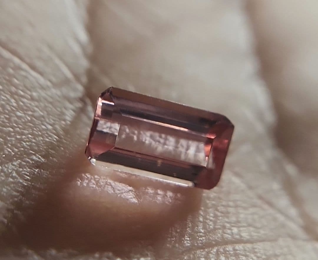天然 インペリアルトパーズ 0.682ct