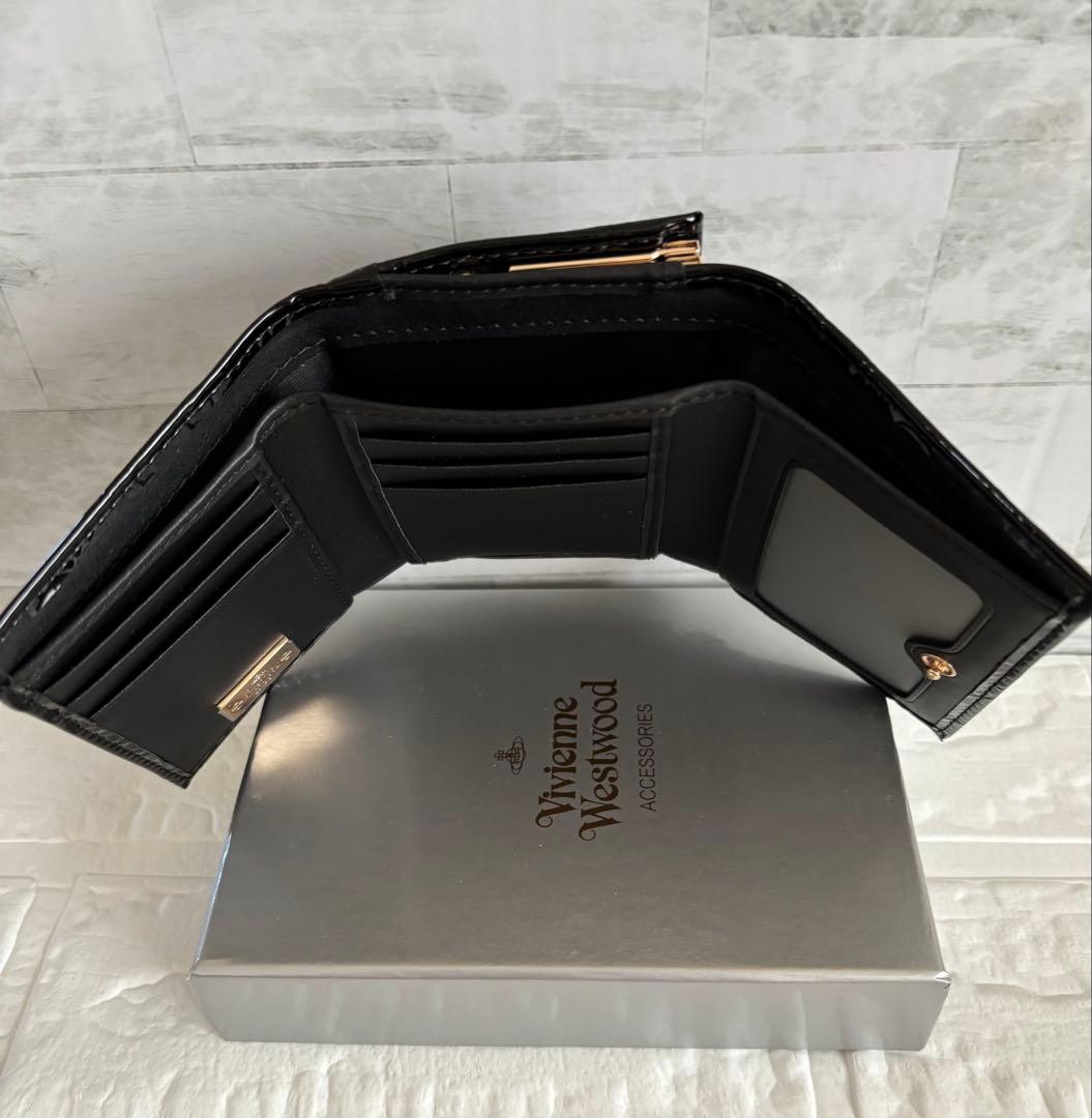 vivian westwood大人可愛いブラックエナメル型押しオーブ三つ折 財布