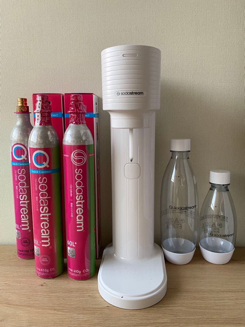 sodastream GAIA 炭酸水メーカー　新品シリンダー2本計3本付き ソーダストリーム SodaStream / GAIA (ガイア) スターター 特別パッケージ