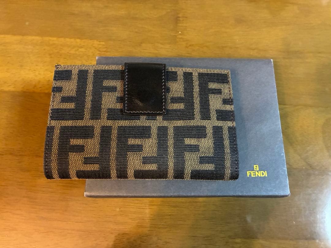 FENDI 財布　二つ折り財布 FENDI セレリア 二つ折り財布 / ウォレット ブラック 本革レザー