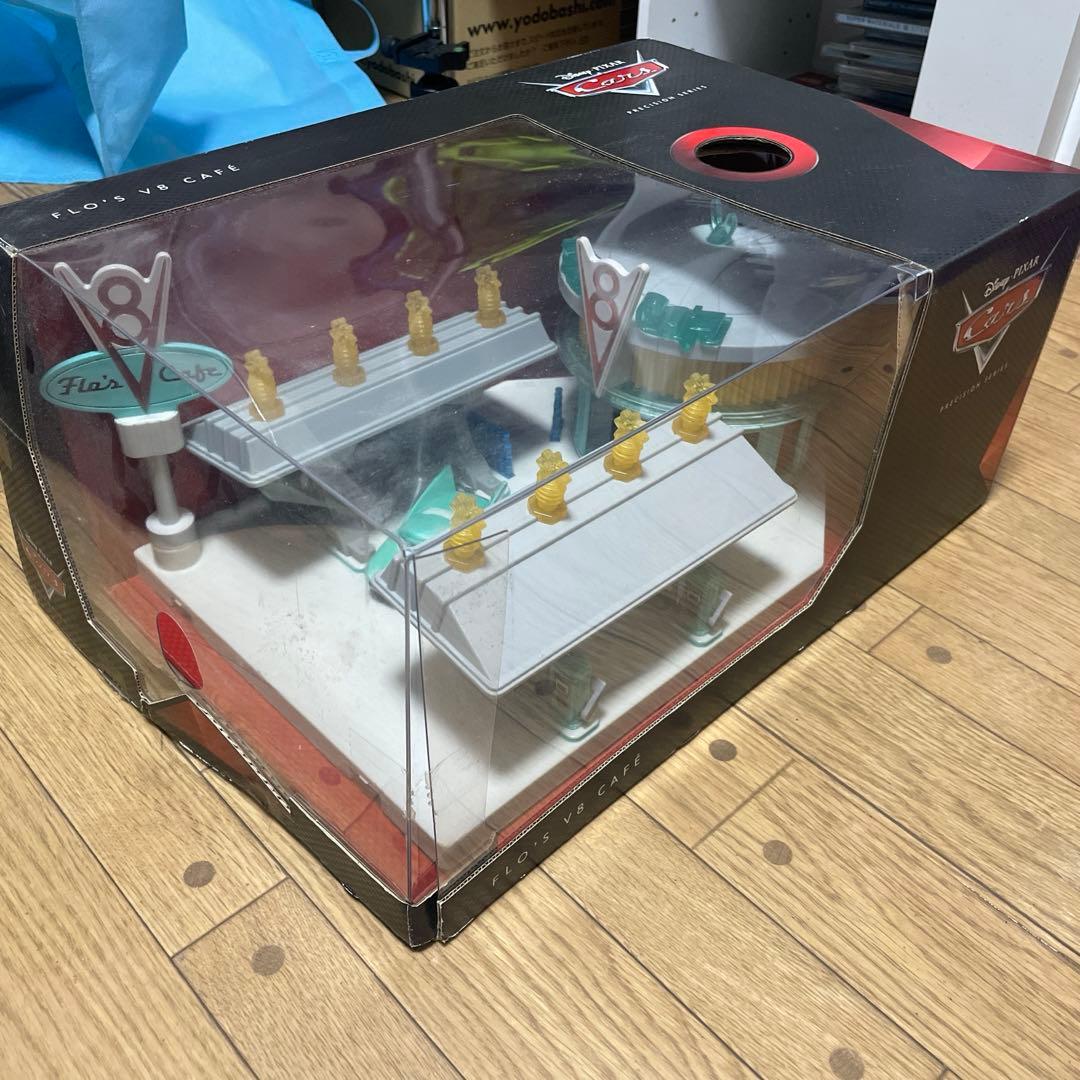 カーズ　プレシジョンシリーズ　v8カフェ　フロー　pixer cars マテル