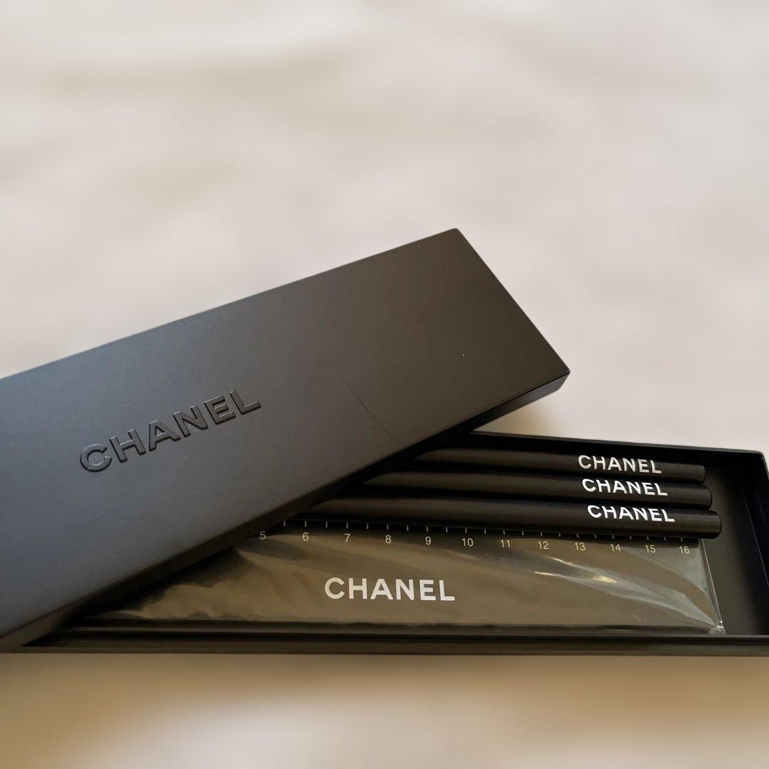 CHANEL 黒い鉛筆 3本&定規 セット 専用ケース入り - メルカリ