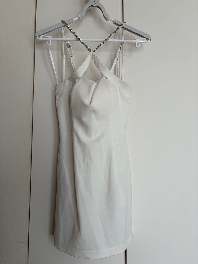 ROBE de FLEURS Glossyホワイトバックリボンスリットドレス