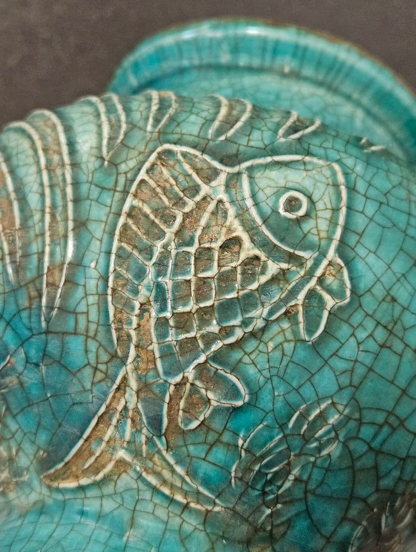 17世紀頃　中国南方系　東南アジア古陶磁　 青釉　浮彫　魚藻図　獣摘み蓋　瓶　壺