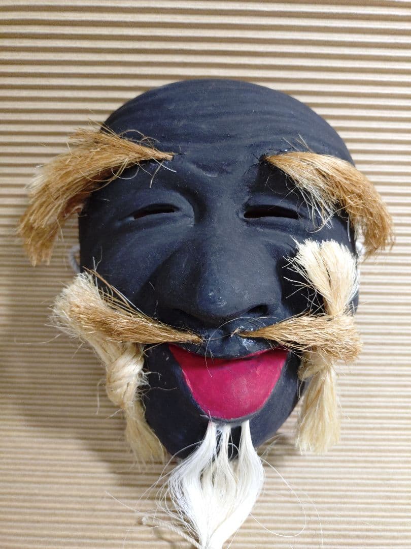 伝統的な能面 「翁」「黒式尉」 2点セット 木彫り 木彫 神楽 2025年