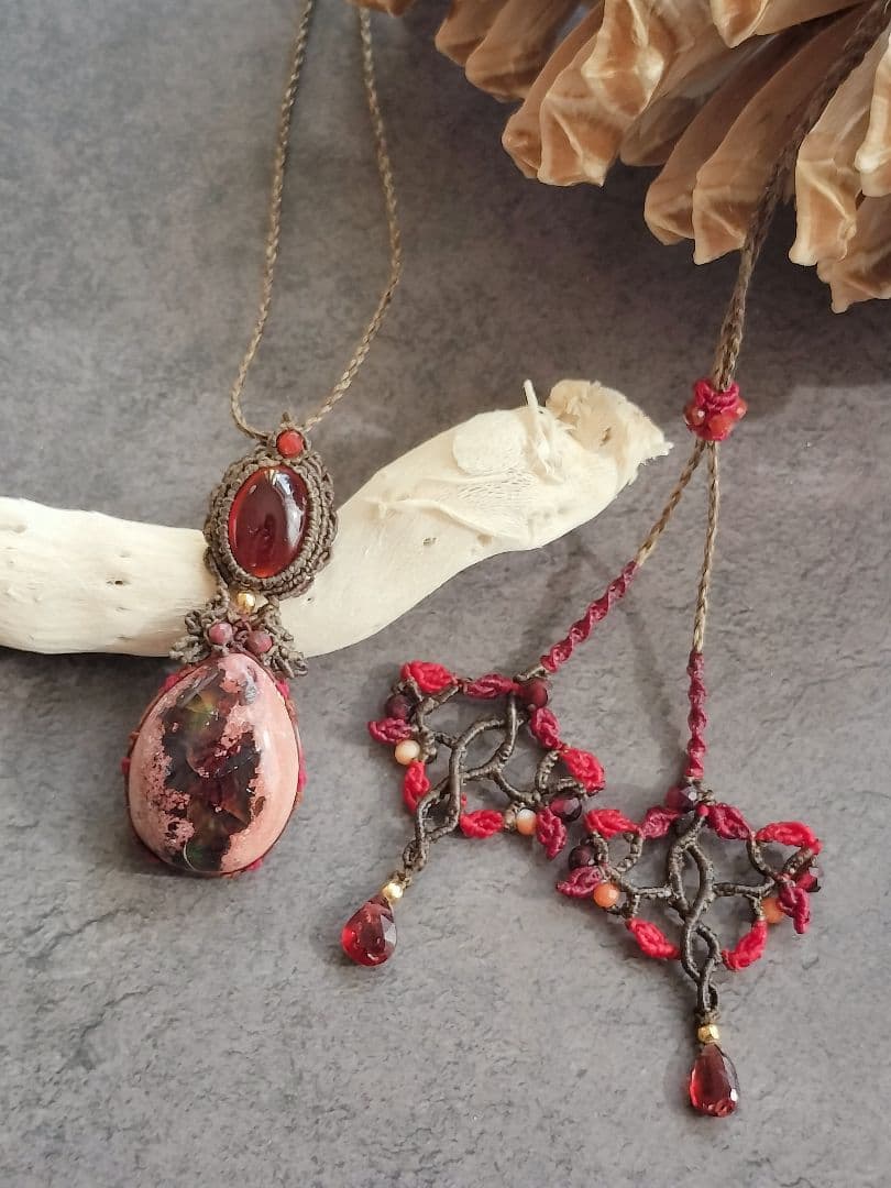 カンテラオパール&ガーネット マクラメネックレス ❁優しい森と赤