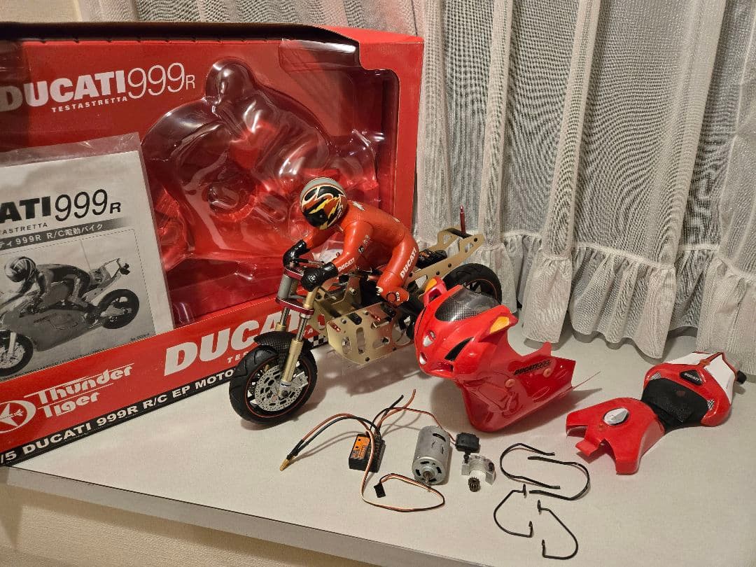 サンダータイガー Ducati 999R ラジコンバイク 1/5 電動オートバイ
