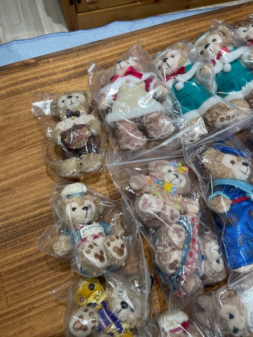 〖 まとめ売り 〗 ダッフィー シェリーメイ ジェラトーニ ぬいぐるみ バッジ