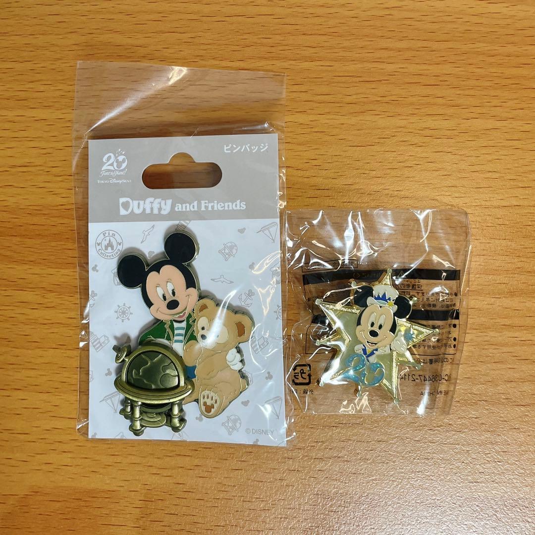 ダッフィーのワンダフルヴォヤッジ ピンバッジ おまけ付き - メルカリ