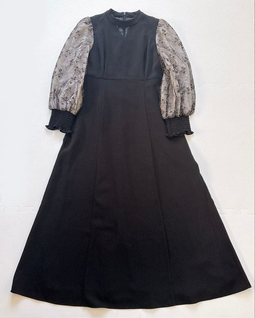 【完売品】Kana 刺繍シアー トライアングルデザイン ワンピース 結婚式ドレス