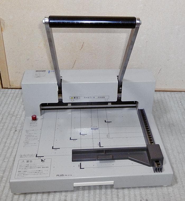 中古 PLUS PK-513L 裁断機 A4対応 カットライン点灯 Amazon | プラス