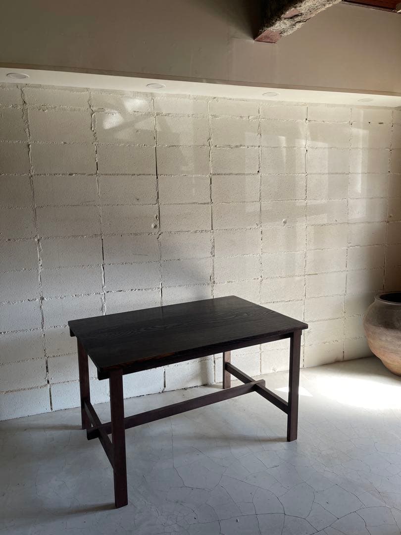 杉浮造り　ダイニングテーブル　作業台　展示台　什器　天板無垢材　濃茶色