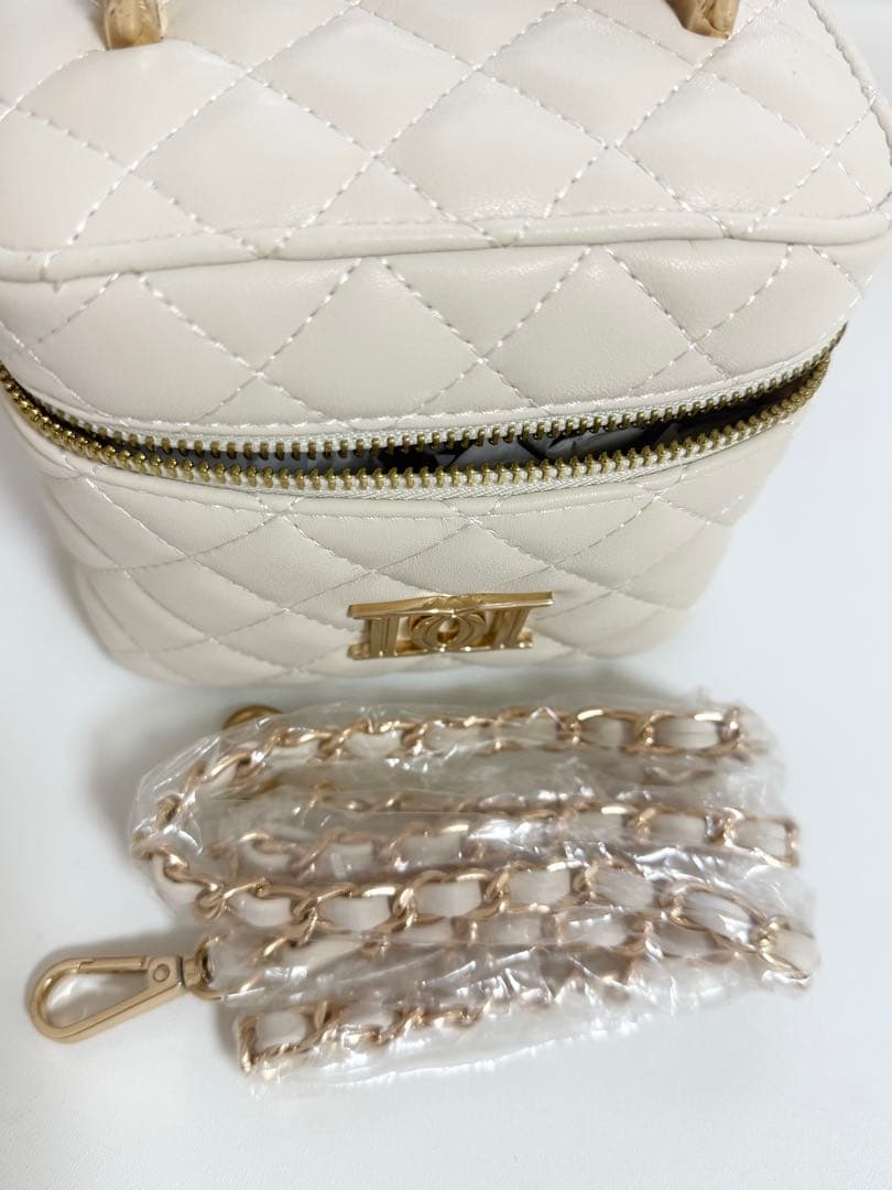 Darichキルティングスクエアミニバッグ バニティ アイボリー