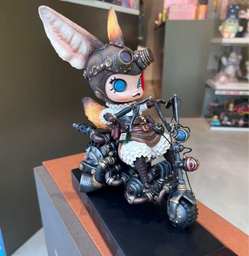 デザイナーズトイ 末那末匠 ポップマート  Molly フィギュア B