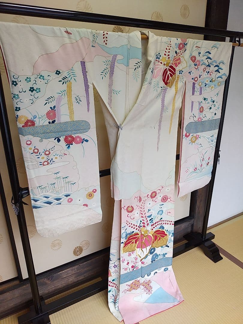 PK-12/25　振袖　白地　花柄　アンティーク調　リメイク　金糸刺繍　金彩