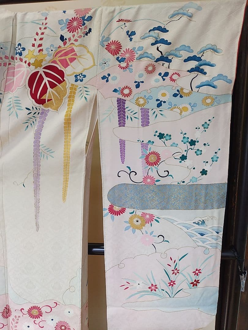 PK-12/25　振袖　白地　花柄　アンティーク調　リメイク　金糸刺繍　金彩