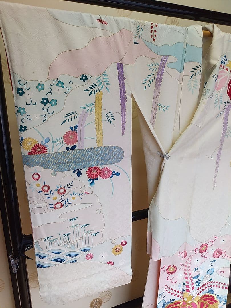 PK-12/25　振袖　白地　花柄　アンティーク調　リメイク　金糸刺繍　金彩