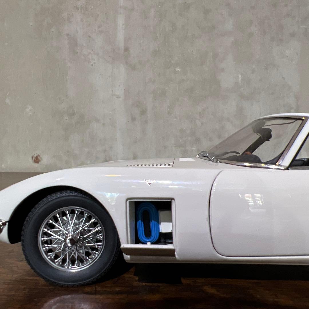 オートアート　1/18TOYOTA 2000GT カブリオレモデル　ミニカー