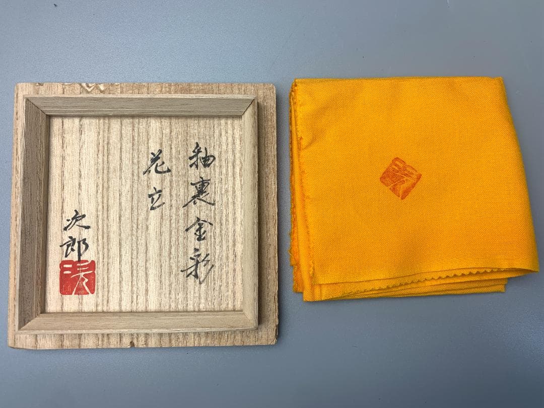 小野次郎 造 釉裏金彩花立 共箱 共布